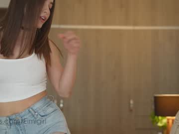 girl
        emyii cam image #4636526