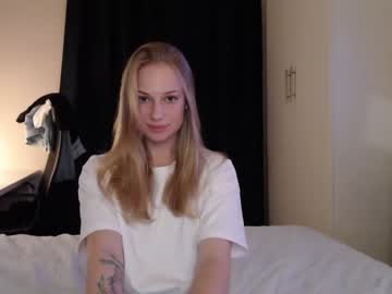 girl
        magic_couple13 cam image #2602417
