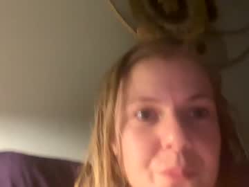 girl
        biigbb cam image #240294