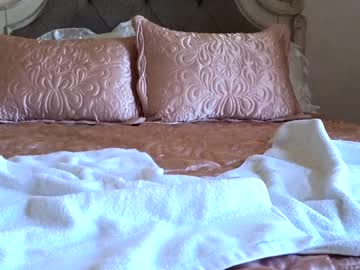 girl
        littlegreekflower cam image #3635559