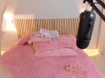 girl
        little_effy18 cam image #1937339