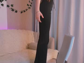 girl
        edithgalpin cam image #6102669