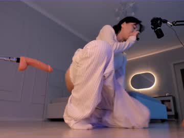 girl
        aerri_lee cam image #332658