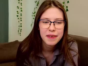 girl
        lorettaeells cam image #6882320