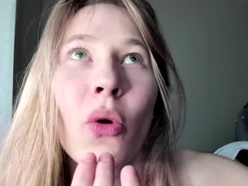 girl
        courtney_luv cam image #4260907