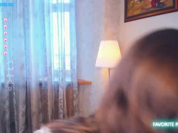 girl
        happiness_call cam image #1561810
