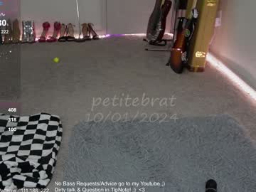 girl
        petitebrat cam image #5161133