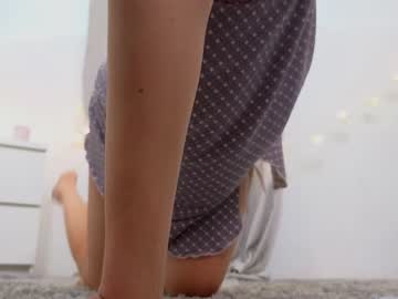 girl
        eli_sun cam image #2011677