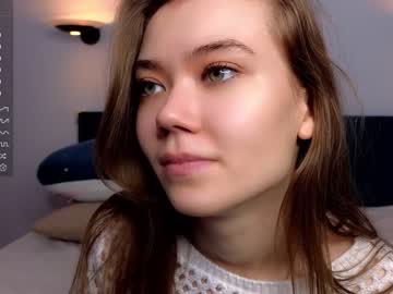 girl
        lil_babe_ cam image #2774042