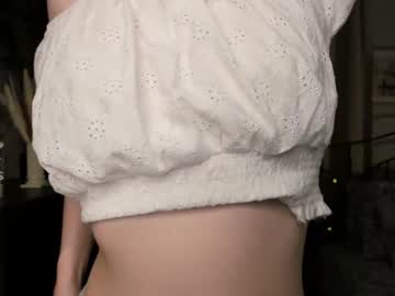 girl
        wi11ow_whisper cam image #6718402