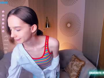 girl
        happiness_call cam image #1423742