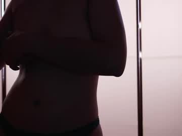 girl
        julipenning cam image #6974944