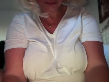 girl
        kiradivine cam image #4994279