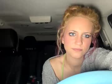 girl
        mezzy69 cam image #6185363