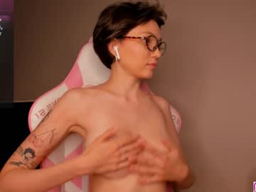 girl
        bzzzme cam image #4533395