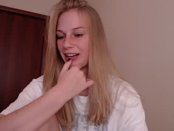 girl
        magic_couple13 cam image #2336310