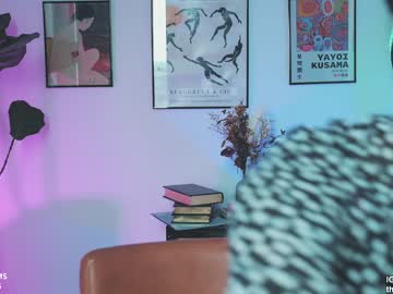 girl
        katdreams cam image #1856714