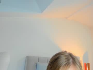 girl
        ella_twinkle cam image #2159684