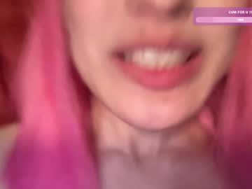 girl
        jupitersclaim cam image #6428143