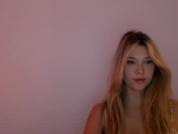 girl
        bitter_moon cam image #768307
