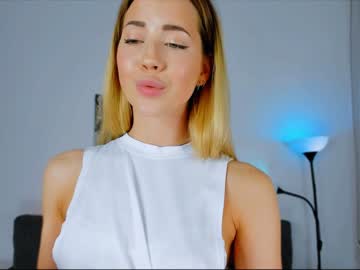 girl
        emmi_rosee cam image #455386