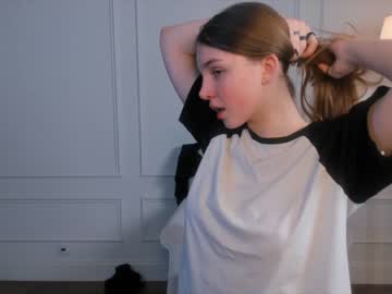 girl
        swetyway cam image #2541396