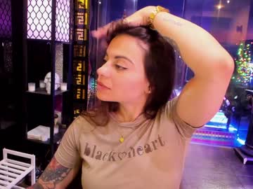 girl
        alma_pearl cam image #1882412