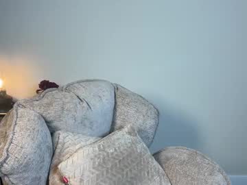 girl
        julia_rle cam image #6395919