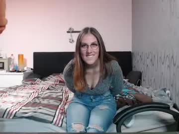 girl
        xesra19x cam image #267382