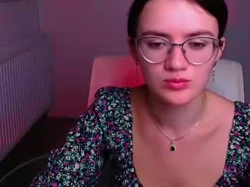 girl
        ketrin_pirsss cam image #5128270