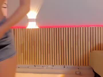 girl
        little_effy18 cam image #2354375