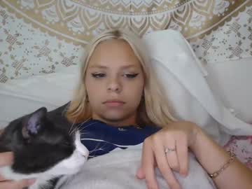 girl
        cindyloulou1 cam image #1950917