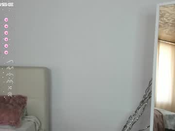 girl
        oliviabr0wn cam image #1206239