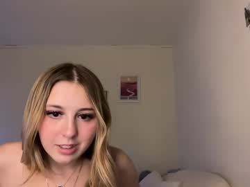 girl
        kynziee18 cam image #5537545