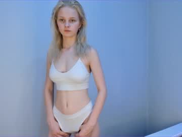 girl
        porcelain__doll cam image #1746174