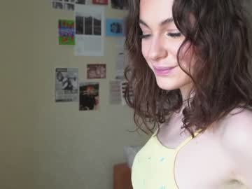 girl
        daisy_mint cam image #1178843