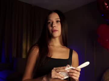 girl
        emilybatee cam image #6230271
