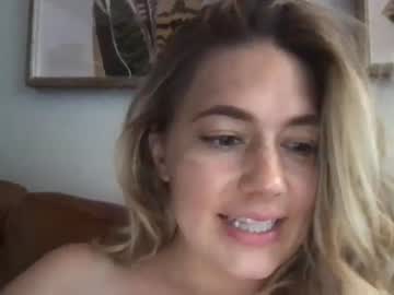 girl
        kya_murphy cam image #1943101