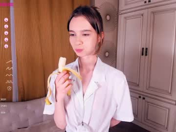 girl
        happiness_call cam image #1268528