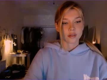 girl
        bitter_moon cam image #507367