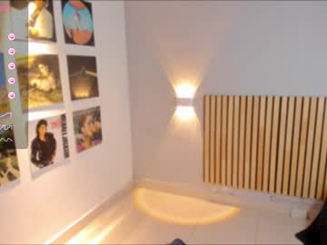girl
        little_effy18 cam image #2274737