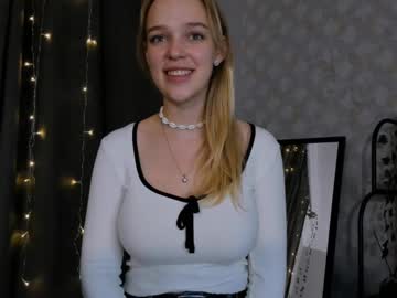 girl
        florafarr cam image #5453352