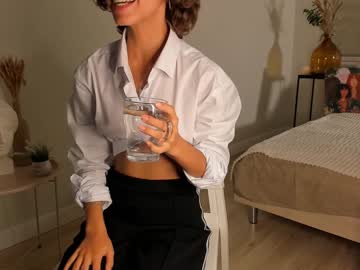 girl
        lenaelisabeth cam image #2697755