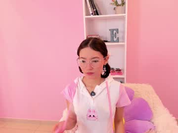 girl
        little_effy18_ cam image #6741838