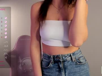 girl
        brittcubitt cam image #3677388