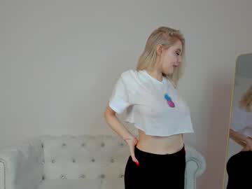 girl
        oliviabr0wn cam image #358504
