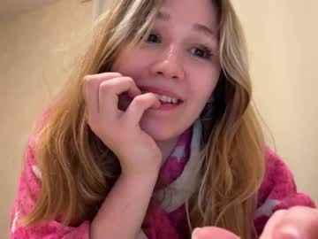girl
        versace_gold__ cam image #1614614