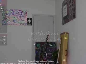 girl
        petitebrat cam image #5145967