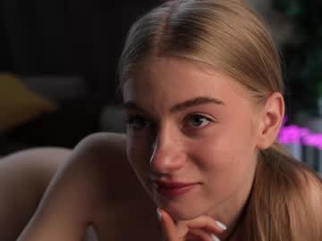 girl
        kateharrise cam image #3836865