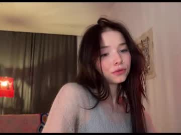 girl
        anntics_ cam image #6381897
